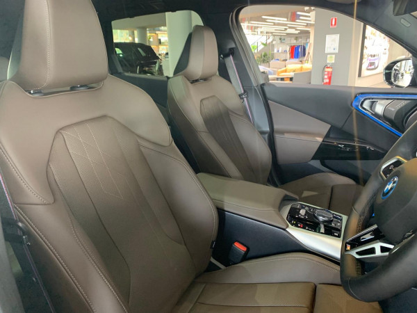 2025 BMW X3 G45 30e xDrive SUV image 14