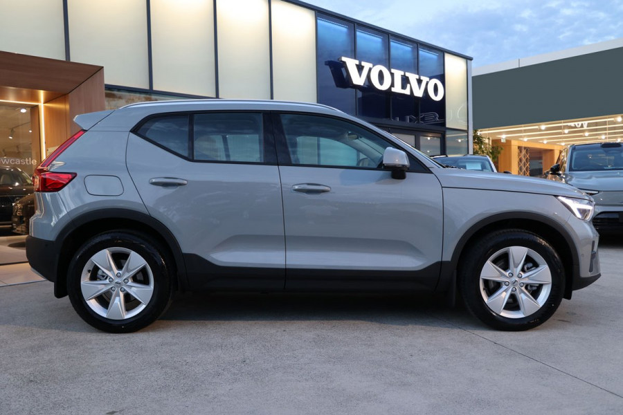 2026 Volvo XC40 XZ Plus B4 SUV Image 4