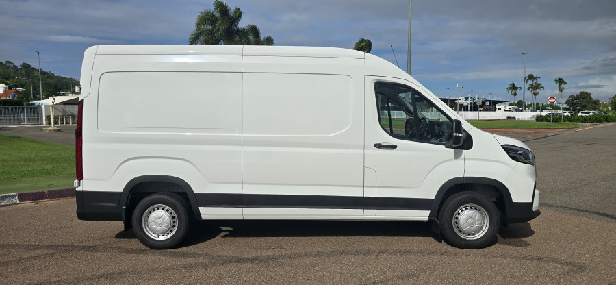 2026 MY25 LDV Deliver 9  Mid Roof LWB Van Image 15