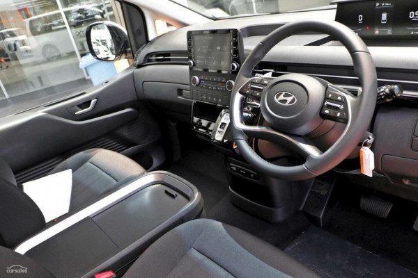 2026 Hyundai Staria US4.V3  People Mover Image 7