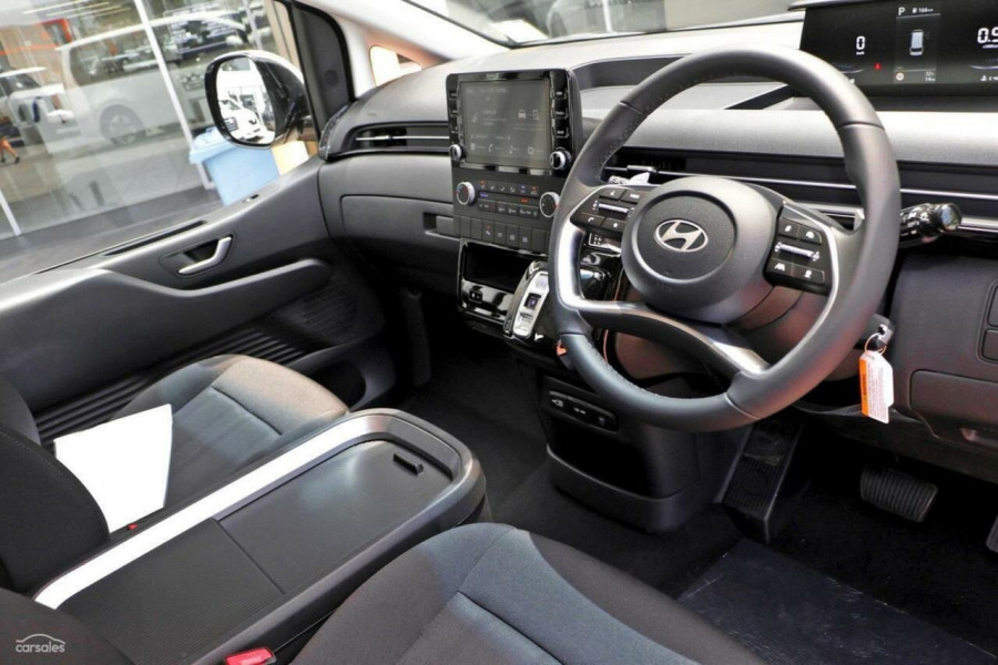 2026 Hyundai Staria US4.V3  People Mover Image 7