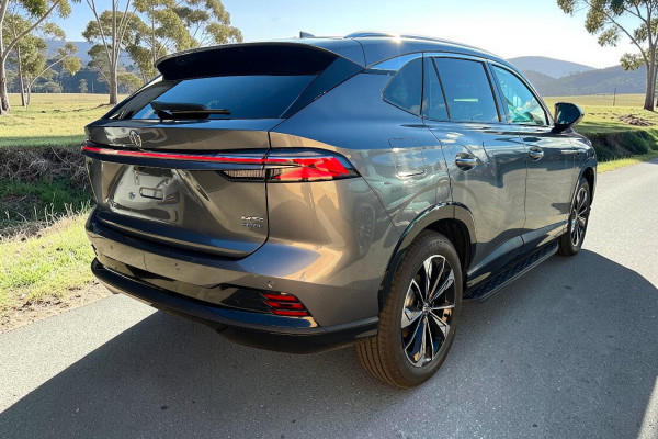 2026 MY25 MG HS AS33P Super Hybrid Essence SUV Image 3