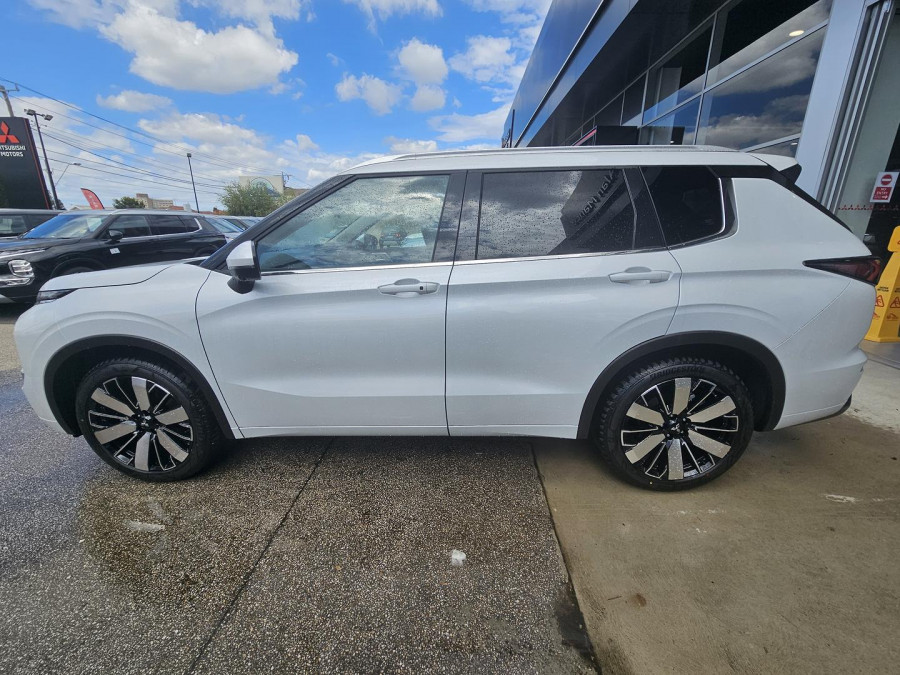 2025 Mitsubishi Outlander ZM Exceed SUV Image 3