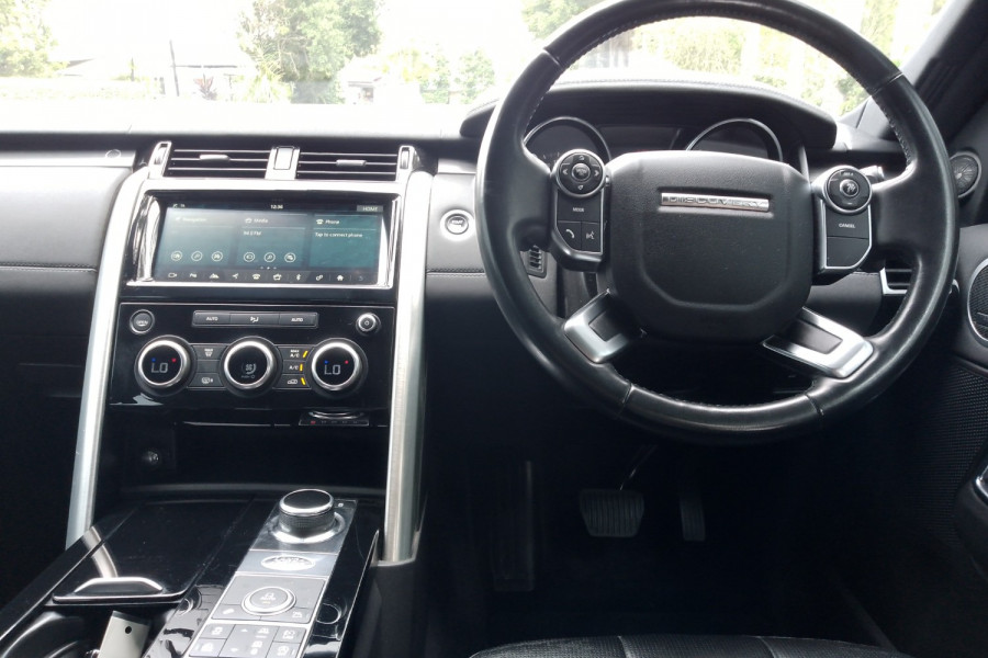 2017 Land Rover Discovery Series 5 HSE SUV Image 21