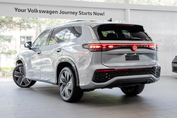2026 Volkswagen Tayron R4 200TSI eHybrid R-Line SUV Image 2