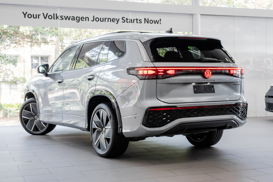 2026 Volkswagen Tayron R4 200TSI eHybrid R-Line SUV Image 2