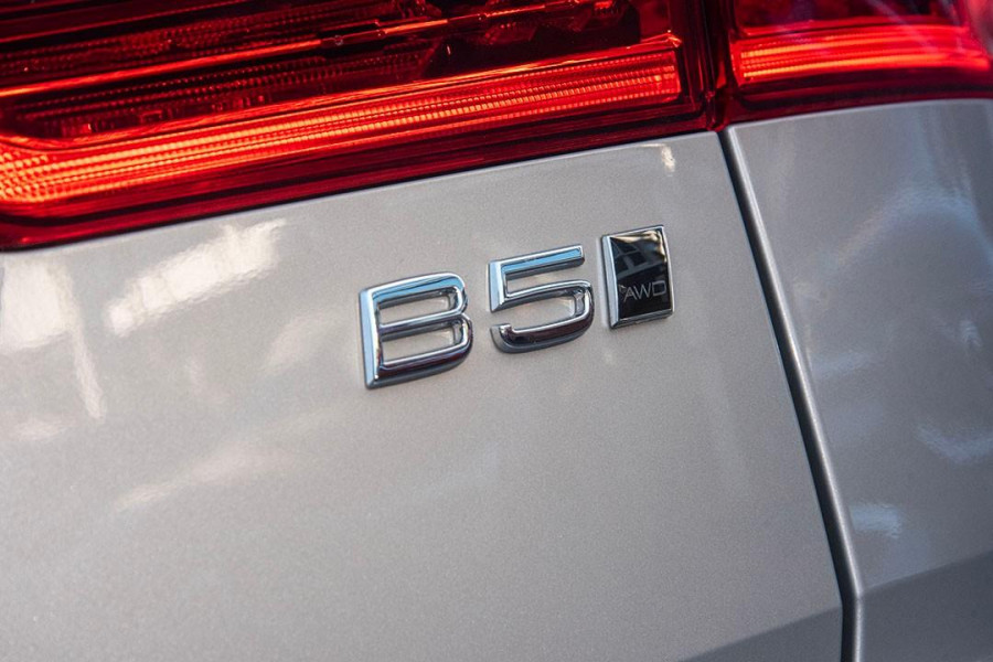 2024 MY25 Volvo XC60  Ultra B5 Bright SUV Image 12