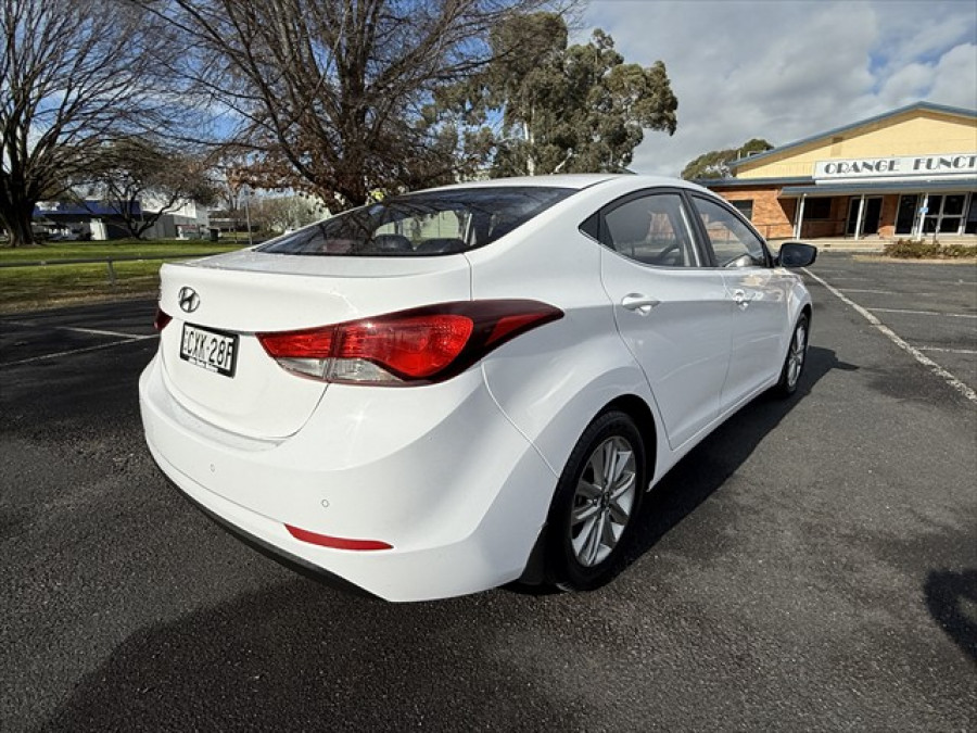 2014 Hyundai Elantra MD3 Trophy Sedan Image 3