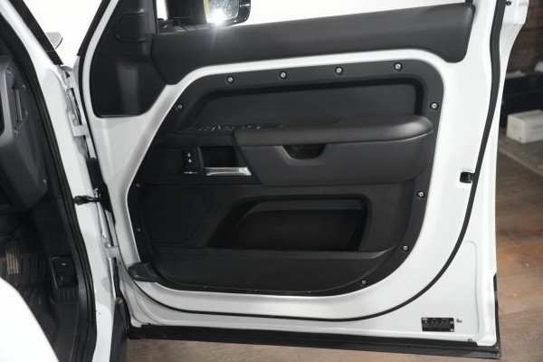 2025 Land Rover Defender L663 110 D350 X-Dynamic HSE SUV Image 19