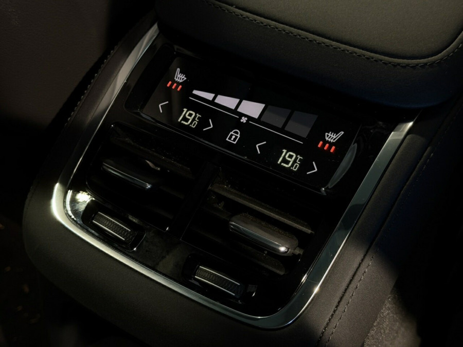 2025 Volvo XC90 L Series Ultra T8 Plug-In Hybrid SUV Image 12