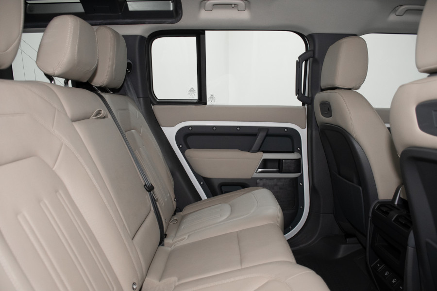 2021 Land Rover Defender L663 110 D300 SE SUV Image 5
