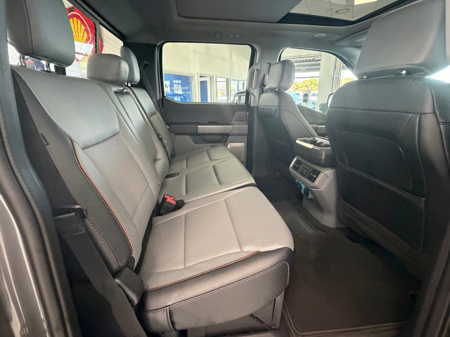 2024 Ford F-150  Lariat Dual Cab Image 14