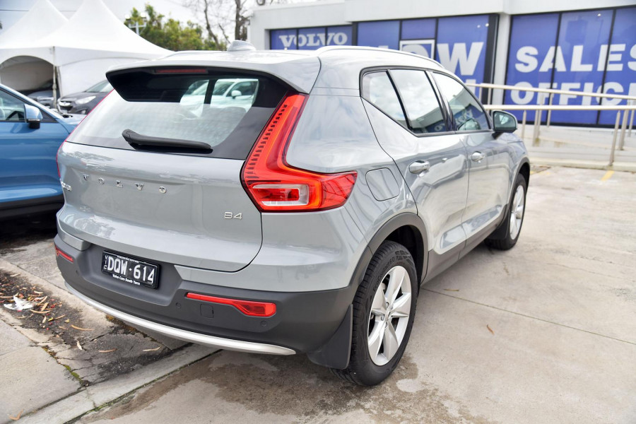2025 Volvo XC40 XZ Plus B4 SUV Image 3