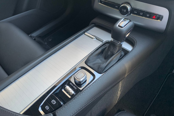 2019 Volvo XC90 L Series D5 Momentum Suv Image 5