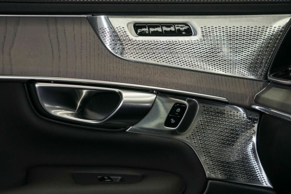 2026 Volvo XC90 L Series Ultra B5 Dark SUV Image 14