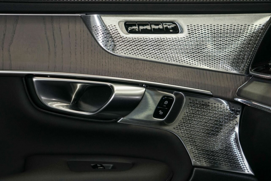 2026 Volvo XC90 L Series Ultra B5 Dark SUV Image 14