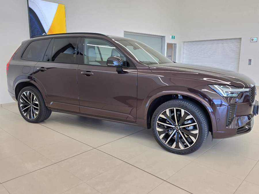 2025 MY26 Volvo XC90 L Series Ultra B5 Dark SUV Image 4