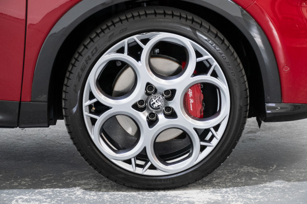 2023 Alfa Romeo Tonale Veloce SUV Image 6
