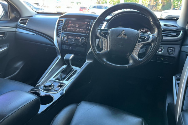 2018 Mitsubishi Pajero Sport QE GLS SUV Image 9