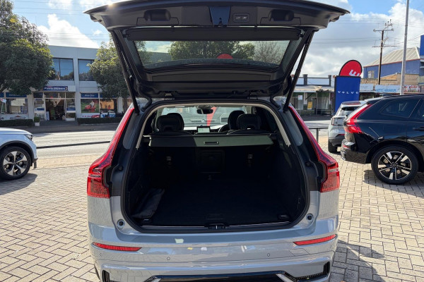 2025 MY26 Volvo XC60 UZ Ultra B5 Dark SUV Image 11