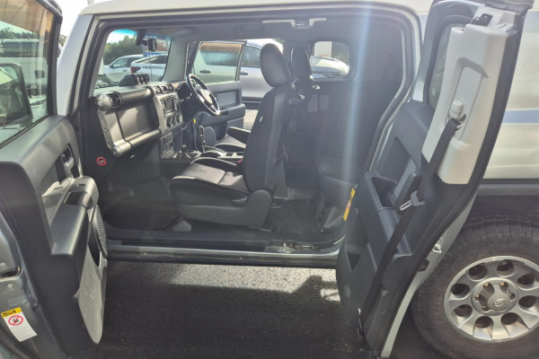 2012 MY13 Toyota FJ Cruiser GSJ15R  SUV Image 23