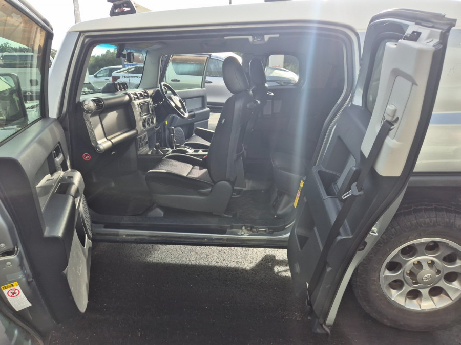 2012 MY13 Toyota FJ Cruiser GSJ15R  SUV Image 23
