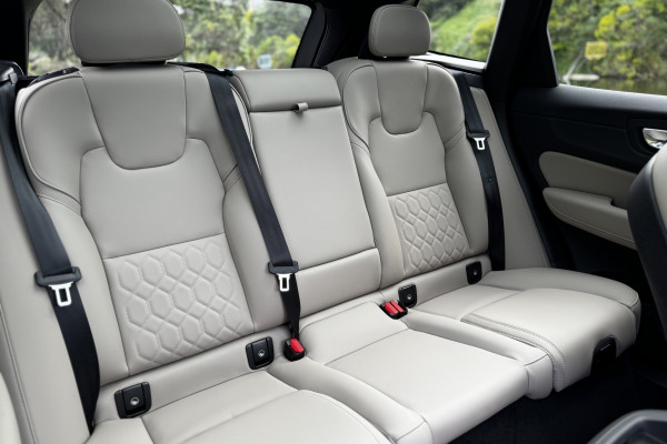 2026 Volvo XC60 UZ Ultra B5 Dark SUV Image 5