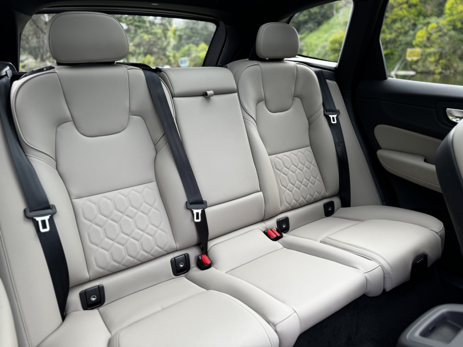 2026 Volvo XC60 UZ Ultra B5 Dark SUV Image 5