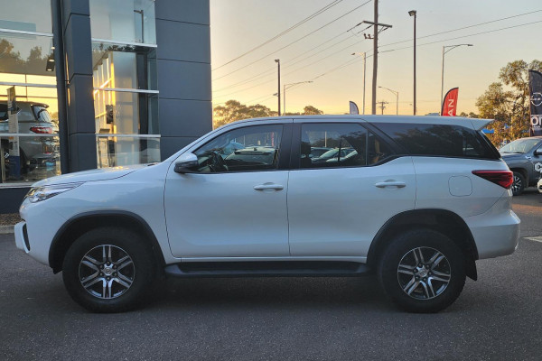 2017 Toyota Fortuner GUN156R GX SUV Image 4