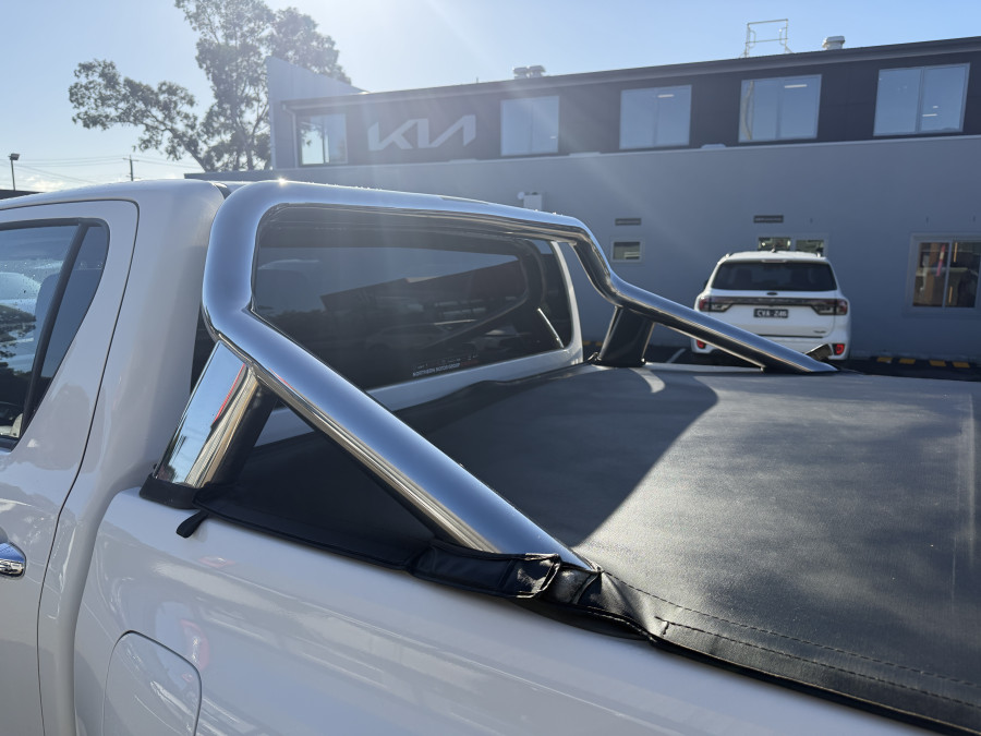 2017 Toyota HiLux  SR5 Double Cab Pick Up Image 10