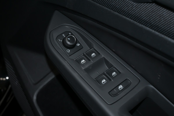 2025 Volkswagen Golf 8.5 110TSI R-Line Hatch image 10