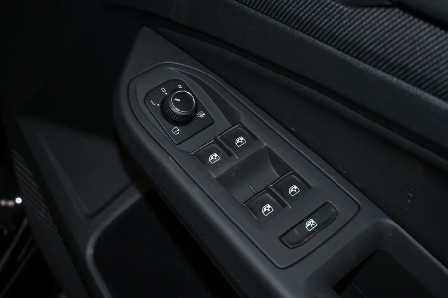 2025 Volkswagen Golf 8.5 110TSI R-Line Hatch Image 10