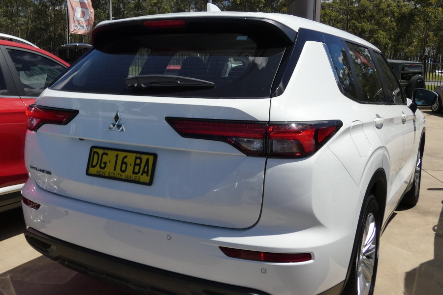 2023 Mitsubishi Outlander ZM MY23 ES 7 SEAT 2WD SUV Image 8