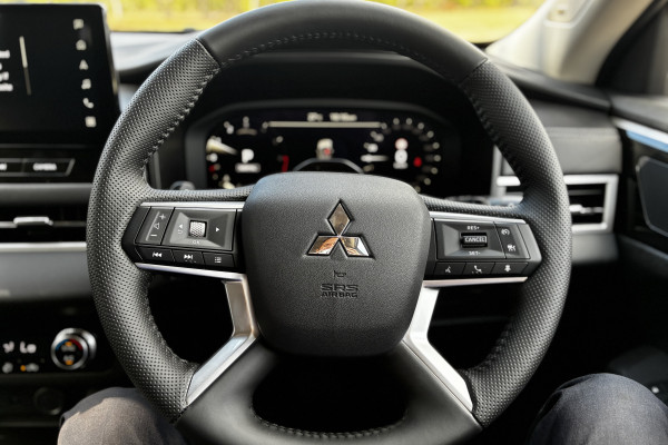 2025 Mitsubishi Outlander ZM LS SUV Image 15