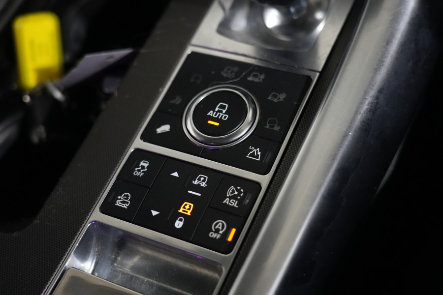 2015 Land Rover Range Rover Sport SDV6 HSE Dynamic SUV Image 16