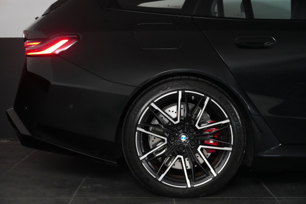 2025 BMW M5 Touring SUV Image 21