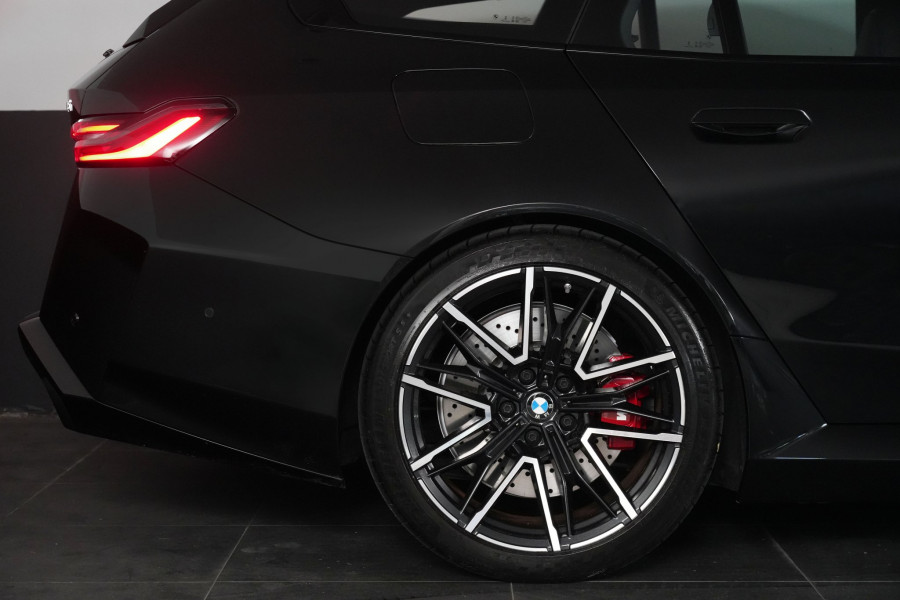 2025 BMW M5 Touring SUV Image 21