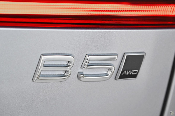 2026 Volvo XC60 UZ Ultra B5 Dark SUV Image 11