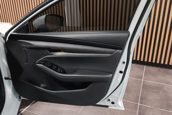 2025 Mazda 3 BP Series G20 Touring Hatch Image 10
