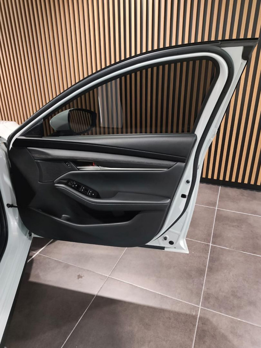 2025 Mazda 3 BP Series G20 Touring Hatch Image 10