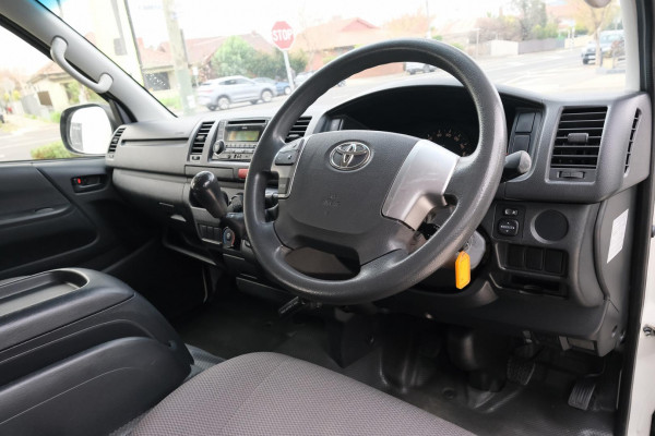 2015 Toyota HiAce KDH  Van Image 7