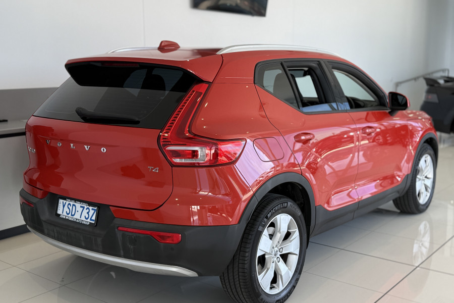 2021 Volvo XC40 XZ T4 Momentum SUV Image 6