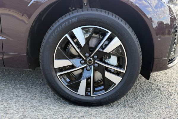 2025 MY26 Volvo XC60 UZ Plus T8 Plug-in Hybrid Dark SUV Image 9