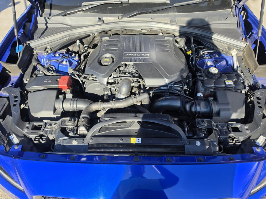 2016 MY17 Jaguar F-PACE X761 First Edition SUV Image 31