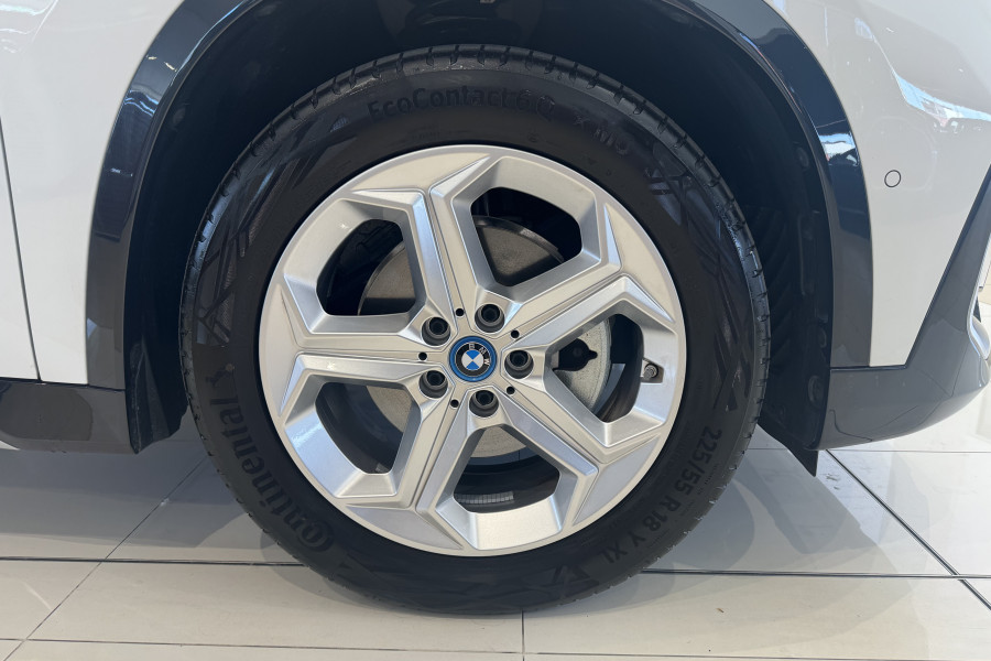 2023 BMW iX1 U11 eDrive20 xLine SUV Image 11