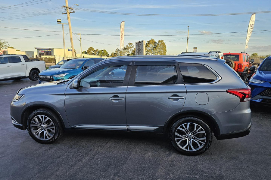 2017 Mitsubishi Outlander ZK LS SUV Image 6