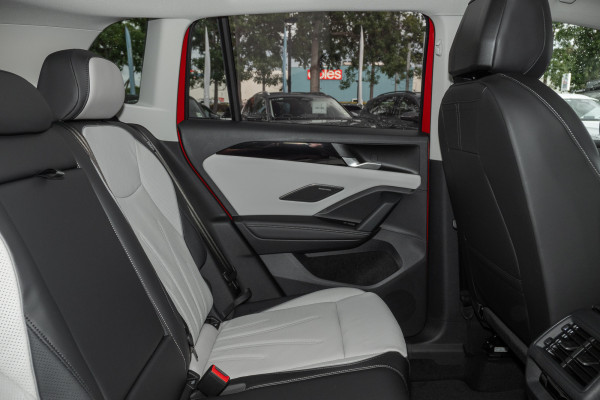 2026 Volkswagen Tiguan 150TSI eHybrid Elegance SUV Image 9