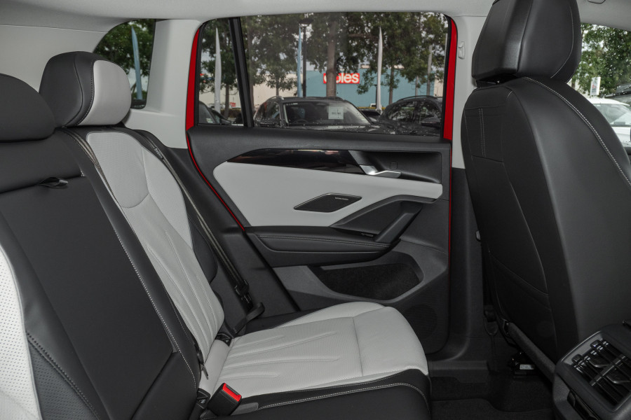 2026 Volkswagen Tiguan 150TSI eHybrid Elegance SUV Image 9