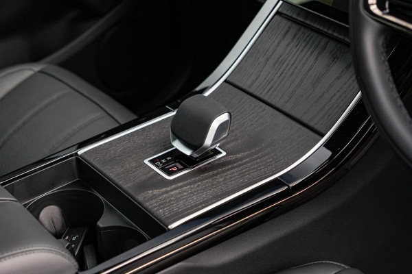 2026 MY26.5 Land Rover Range Rover Evoque L551 P300e Autobiography SUV