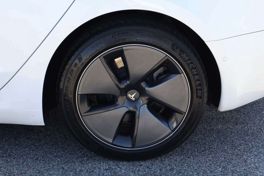2022 Tesla Model 3  Rear-Wheel Drive Sedan Image 19
